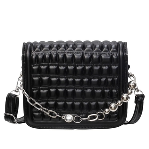 Sac bandoulière noir matelassé avec chaîne argentée et bandoulière ajustable