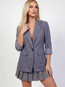 Ensemble blazer cintré femme à manches 3/4 et jupe plissée de style académique gris