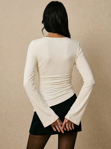 Slim fit long sleeve t-shirt for women in off-white featuring ruched waist details
