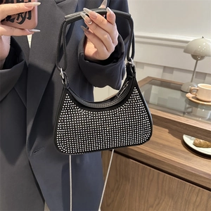 Sac Hobo Tendance en Strass pour Femmes Sac à Épaule sous le Bras en Similicuir avec Bandoulière en Chaîne Métallique