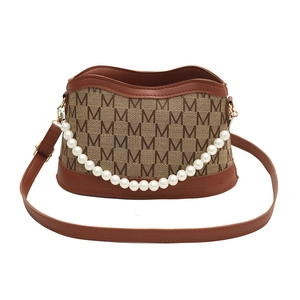 Schicke Monogramm-Eimertasche aus Leder und Canvas mit eleganter Perlenkette als Riemen
