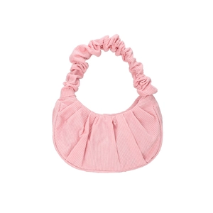 Sac sous le bras croissant en velours côtelé rose avec anse plissée élégante