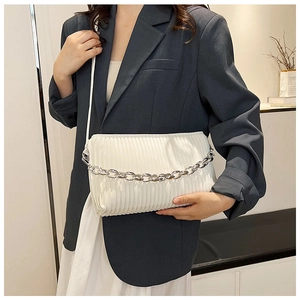 Detail of white pleated shoulder bag featuring chunky silver metal chain and PU texture
