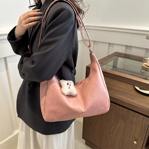 Women Retro PU Leather Large Capacity Hobo Shoulder Bag Minimalist Commuting Tote Bag With Cute Plush Pendant Solid Color
