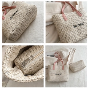 Détail du sac cabas en paille tissée avec broderie Summer et anses en cuir rose