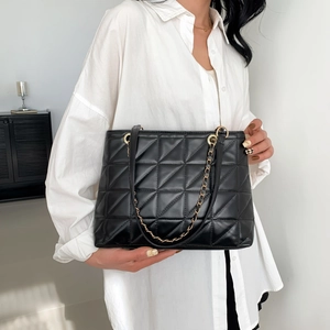 Women Quilted PU Leather Shoulder Bag Casual Chain Tote Bag Commuting Messenger Bag Fashion Square Crossbody Bag
