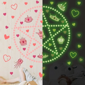 Luminous crown and heart wall stickers with glow-in-the-dark dots for kids room decor