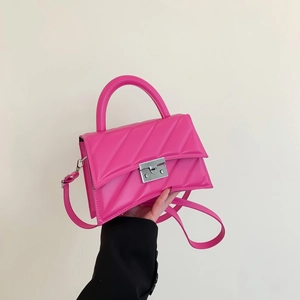 Sac à Épaule Hourglass Matelassé pour Femme Cuir PU Fond Incurvé Sac à Main Avec Bandoulière Élégant Petit Sac Carré