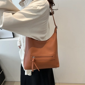 Brown lychee texture large capacity hobo bag with tassel zipper for daily commute