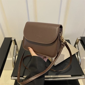 Sac à Épaule Femme Mode en Cuir PU Sac Bandoulière Carré Minimaliste Sac Selle Avec Rabat Boucle Magnétique Sac de Voyage