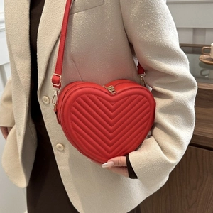 Women Heart Shaped Quilted Shoulder Bag PU Leather Chevron Stitching Crossbody Purse For Daily Dating Fashion Gift