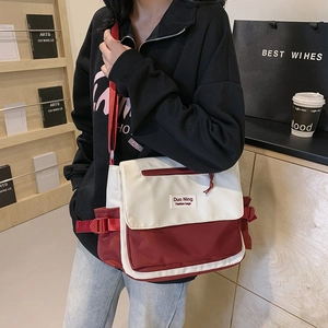 Japanse stijl nylon crossbody tas in contrasterend bordeauxrood en crèmewit