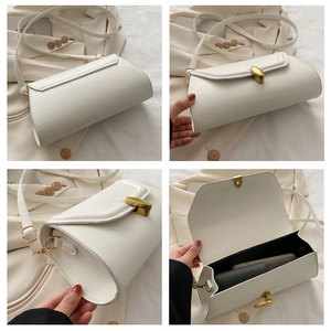 Vues détaillées d'un sac bandoulière vintage blanc avec fermoir doré et espace interne