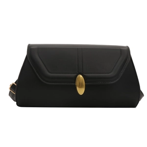 Sac baguette classique en cuir noir avec boucle ovale dorée et design minimaliste