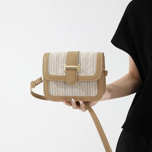 Fashionable beige woven straw and khaki leather patchwork crossbody bag with metal buckle