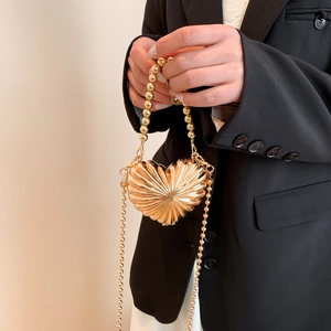 Petit Sac à Bandoulière Métallique en Forme de Cœur Vintage pour Femmes Motif Radial Avec Chaîne Poignée en Perles