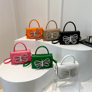 Bolsos de mano de cuero de moda con mariposa de cristal y perlas en seis colores diferentes