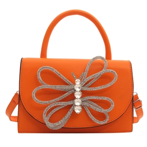 Bolso bandolera naranja de moda con un gran adorno de mariposa de diamantes de imitación