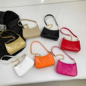 Sacs à bandoulière en cuir verni avec motif papillon et chaînes dorées en 7 couleurs