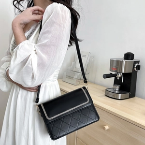 Classic black crossbody bag with quilted rhombic pattern and wavy contrast stitching