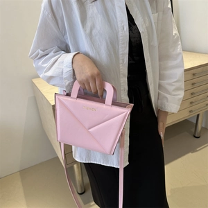 Rosa matte PU-Leder Schultertasche mit geometrischem Faltdesign und Fashion-Logo