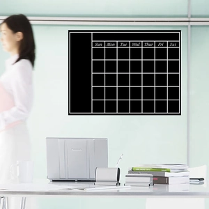 Detailansicht der magnetischen Tafel-Wandaufkleber mit Wochenkalender-Gitter auf Glas