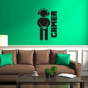 Dettaglio macro dell'adesivo murale Gamer in PVC nero con cuffie e controller su muro verde