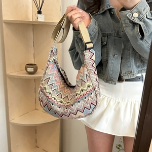 Sac bandoulière ethnique avec motif tissé coloré et large bandoulière réglable