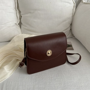 Sac à Épaule en Cuir PU Mode Haut de Gamme pour Femmes Sac à Bandoulière Carré Minimaliste Couleur Unie Avec Boucle en Métal Doré