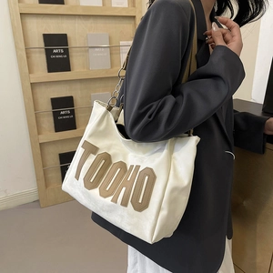 White large capacity tote bag with TOOHO 3D letters and metal chain strap on model