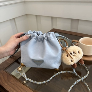 Women Minimalist PU Leather Bucket Bag Drawstring Shoulder Bag With Chain Strap Gold Metal Corners Chic Fashion Crossbody Bag