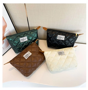 Mini portefeuilles matelassés à losanges en quatre couleurs avec texture de tissu fine