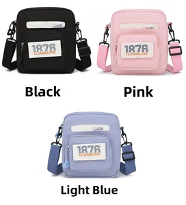 Tres variantes de color de bolsos bandolera de nailon en negro, rosa y azul claro