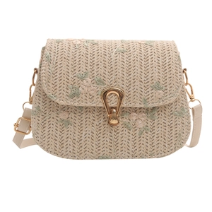 Chic beige straw saddle bag with floral embroidery and gold horseshoe metal clasp