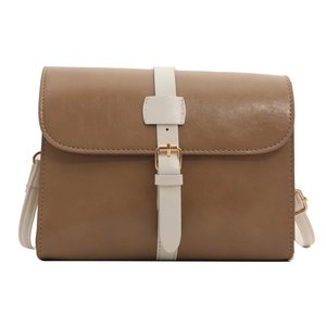 Sac à bandoulière carré rétro bicolore marron et blanc avec boucle dorée élégante