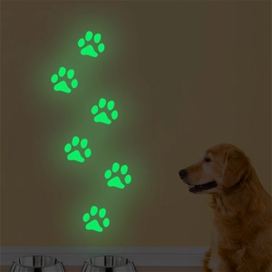 Adesivi da parete fosforescenti a forma di zampa con luce verde per cameretta
