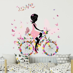 Stickers muraux fille à vélo de fleurs avec papillons roses et lettrage Love
