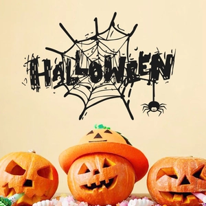 Dettaglio adesivo murale ragnatela di Halloween e zucche per decorazioni festive di casa