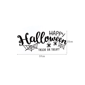 Dettaglio dimensioni adesivo murale Happy Halloween con ragno di 57cm per 25cm