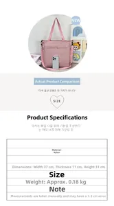 Sac fourre-tout rose en nylon 37x11x31cm montrant sa capacité avec un téléphone