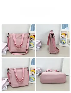 Détails de la structure multi-angles d'un sac en nylon rose avec écusson mode