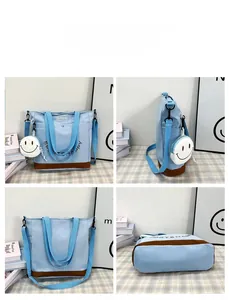 Vista dettagliata di una borsa tote in nylon blu con fronte, retro, fianco e base a contrasto