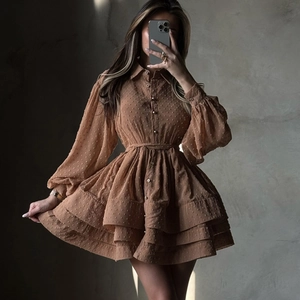 Braunes Polka-Dot-Hemdkleid im französischen Stil mit Stufenrock und langen Ärmeln
