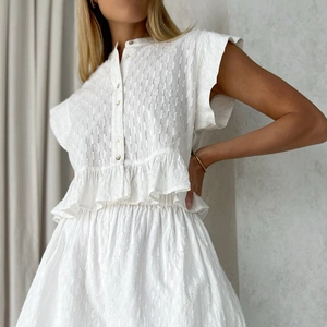 Summer white jacquard two-piece set featuring flutter sleeves and ruffled texture