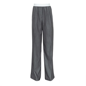 Pantalon large gris pour femme avec taille élastique blanche et plis verticaux droits