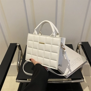 Retro Quilted PU Leather Shoulder Bag Small Square Handbag With Gold Metal Bar For Women Daily Fashion Crossbody Bag