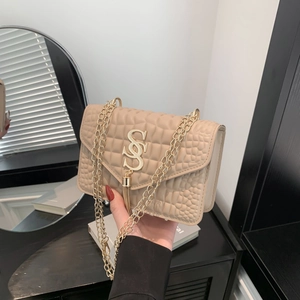 Women Crocodile Embossed PU Leather Shoulder Bag With Chain Strap And Metal Tassel Fashion Small Square Crossbody Bag