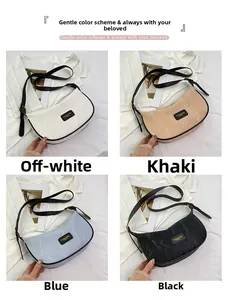 Détails de sacs à bandoulière en tissu texturé disponibles en quatre couleurs élégantes