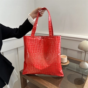 Luxurious red crocodile pattern tote bag with gold texture and large capacity for women