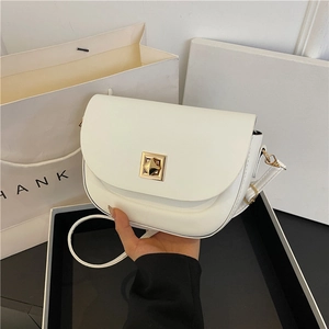 Sac Bandoulière Rétro Pour Femmes En Cuir PU Demi Cercle Sac À Épaule Avec Boucle Carrée Dorée Design De Niche